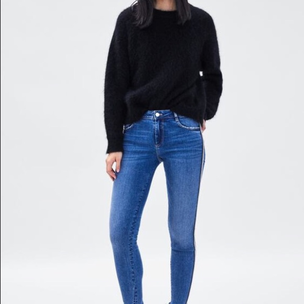 LOW RISE SUPER SKINNY JEANS WITH BEADED SIDE STRIPES